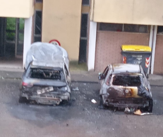 Incendio nella notte a Novi Ligure: a fuoco due auto in viale Pinan Cichero