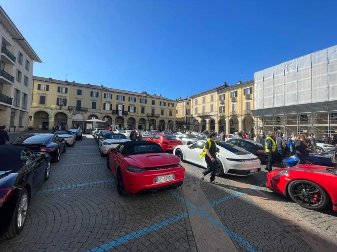 Sfilata di Porsche a Tortona a sostegno dell’ospedale infantile