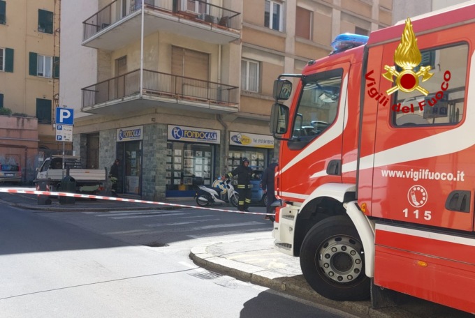 Sestri Ponente: fuga di gas da un camioncino alimentato a Gpl