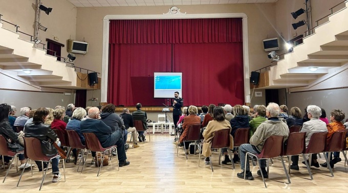 Al Teatro Sociale di Sale l’incontro “La famiglia: istruzioni per l’uso”