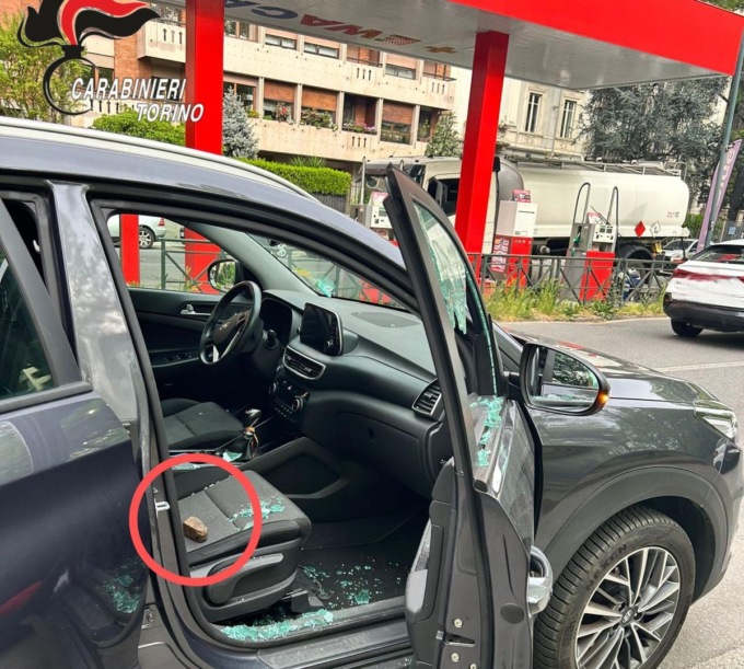 Torino: lanciava sassi contro le auto in corsa, arrestato 25enne