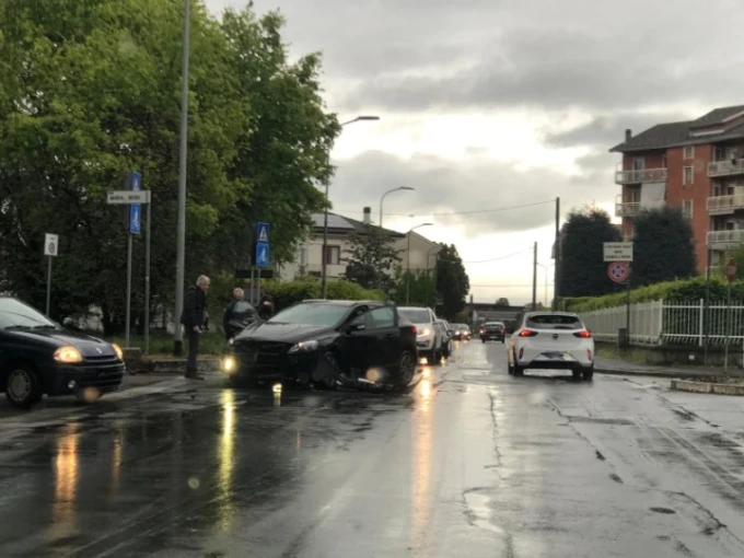 Ennesimo incidente in via Casalcermelli: l’associazione Alessandria Sud sollecita interventi