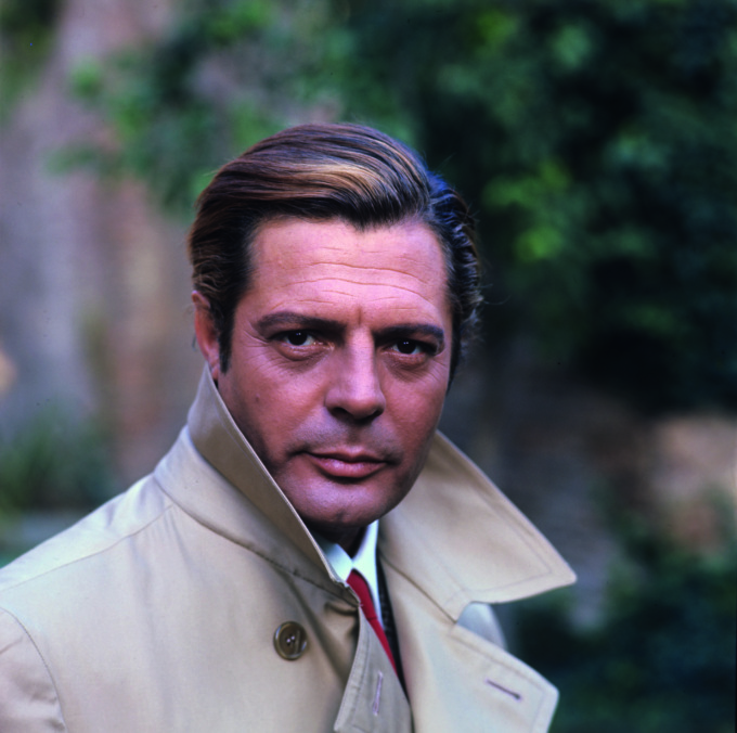 Torino, fino al 28 ottobre la mostra “Omaggio a Marcello Mastroianni”