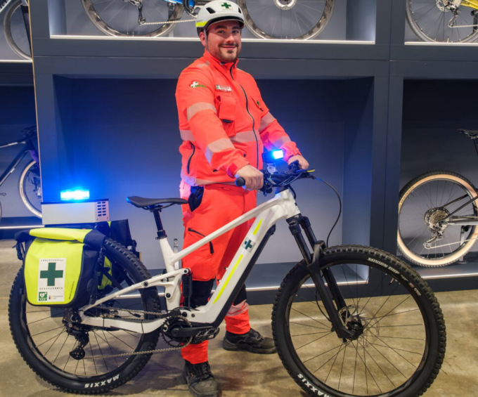 La Croce Verde presenta il progetto “Alessandria ciclo assistita”: e-bike per il soccorso