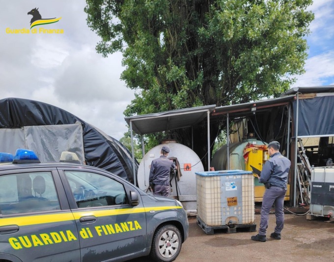 La Guardia di Finanza sequestra 15mila litri di gasolio abusivo tra Asti e Torino