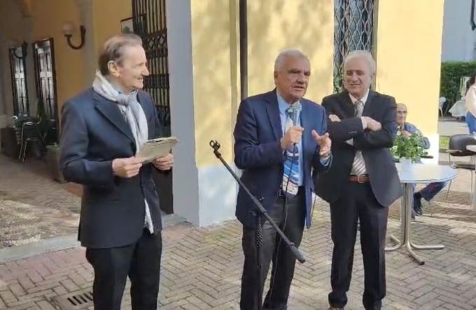 Molino dei Torti: premiato il barbiere Giuseppe Balduzzi per i suoi 70 anni di attività