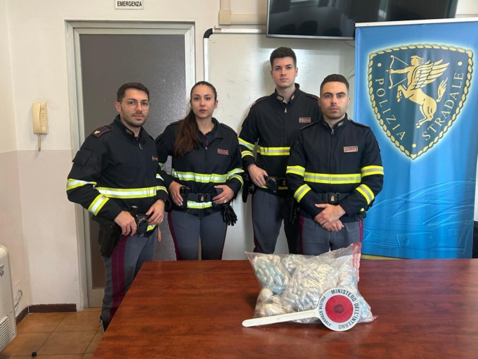 Genova, arrestate due persone con otto chili di cocaina in ruota di scorta