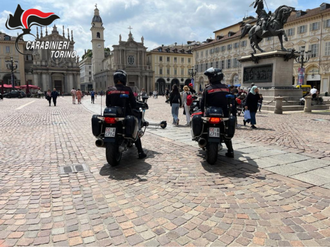 Simulavano furti e falsi sinistri per raggirare società assicurative: cinque arresti a Torino