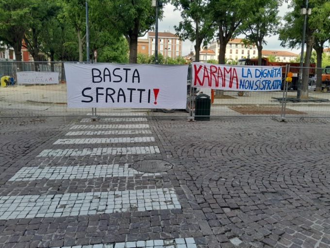 Sfratti e degrado negli alloggi Atc di Tortona e Alessandria: presidio davanti alla Prefettura