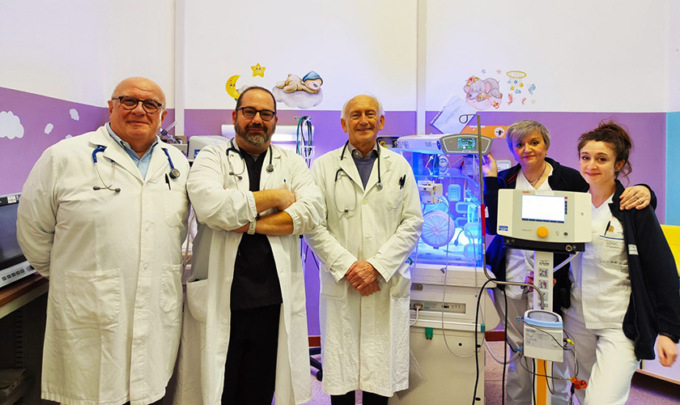 Partorire skin to skin, mamma e papà insieme durante il cesareo