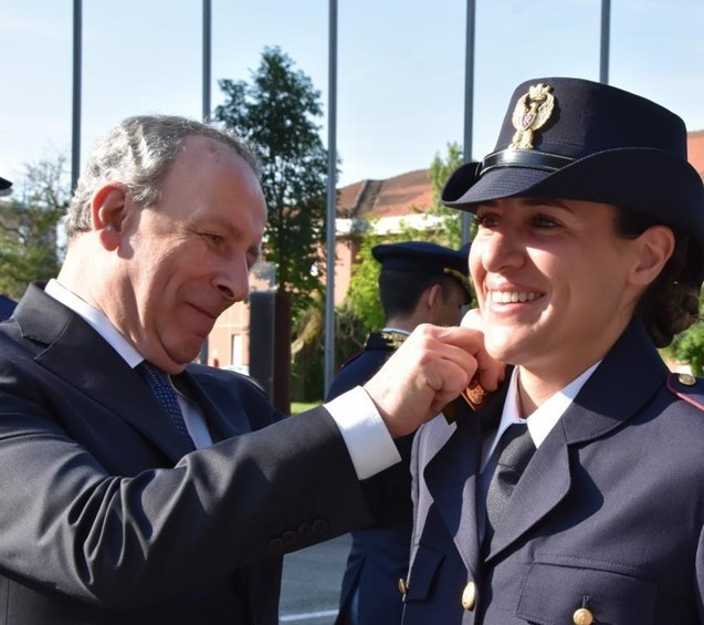 Ad Alessandria la cerimonia di consegna degli alamari ai futuri agenti di Polizia