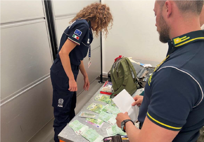 Dai capi di abbigliamento, al traffico di farmaci e banconote: serie di sequestri a Caselle