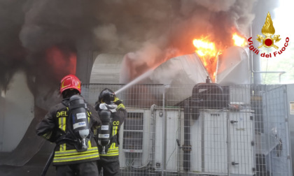 Avegno, grave incendio in fabbrica di panetteria