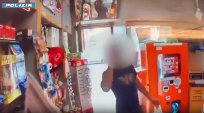 Rapina più volte la stessa tabaccheria: arrestato un 27enne a Torino