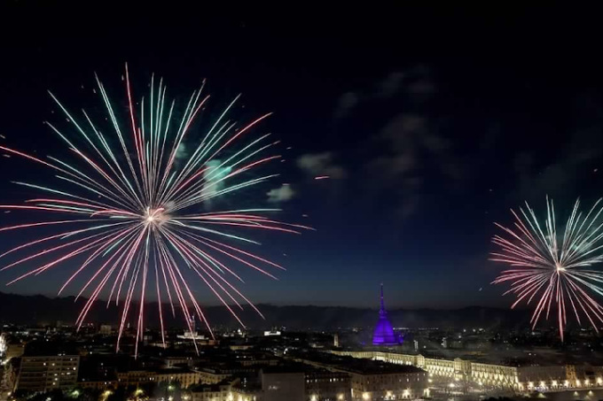 Un grande concerto e spettacolo pirotecnico in piazza Vittorio a Torino per San Giovanni