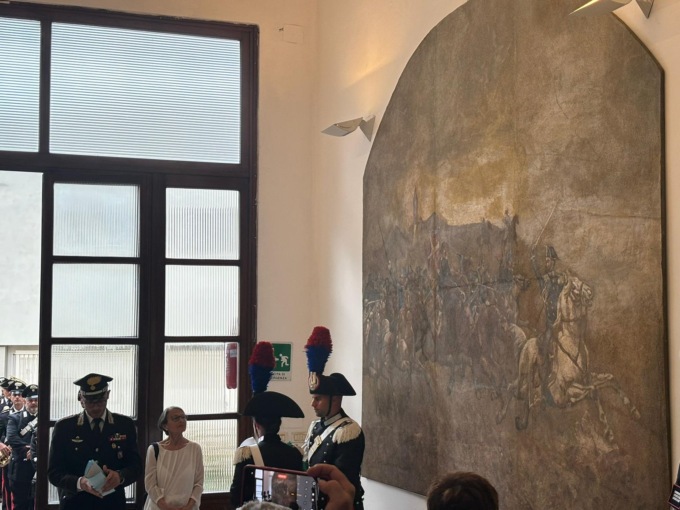 Il dipinto di Giovanni Cavanna restaurato torna nell’androne della Caserma dei Carabinieri