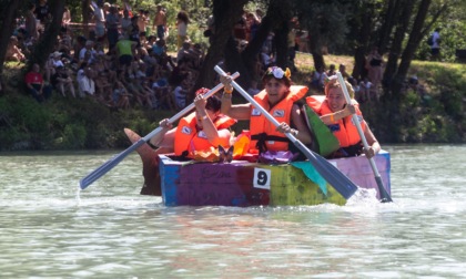 Galleggia non galleggia: grande successo per la gara di barche di cartone sul Po