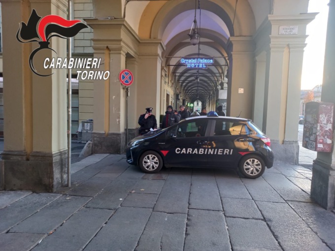 Ladro si lancia dal primo piano per sfuggire ai Carabinieri: arrestato