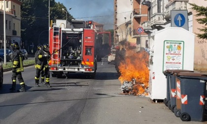 Cassonetto in fiamme in corso Carlo Marx ad Alessandria