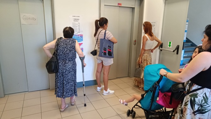 Tortona, solo un ascensore funzionante al distretto Asl dell’ex caserma Passalacqua