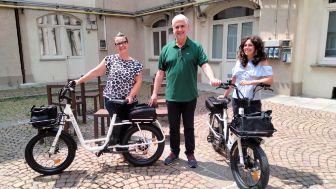 Consegnate due “city bike” ai messi notificatori del Comune di Alessandria