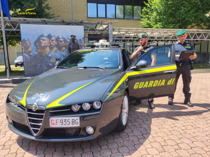 La Guardia di Finanza indice un concorso per il reclutamento di 12 tenenti