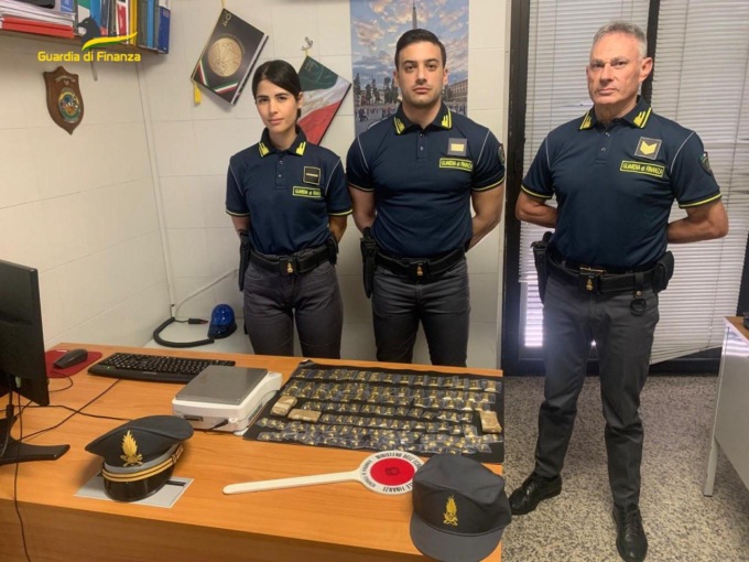 A Valenza sequestrati dieci chili di oro puro per un valore di 740mila euro