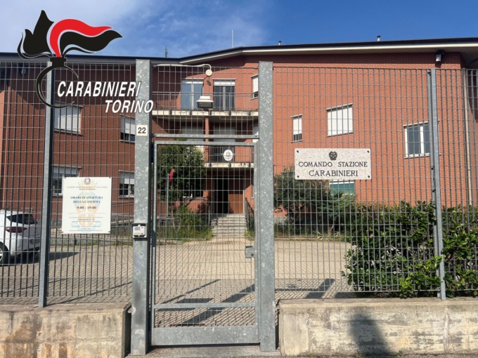 Tenta di estorcere denaro ad un commerciante: all’appuntamento si presentano i Carabinieri