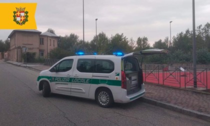 Guida con patente revocata e minaccia i vigili di Casale Monferrato