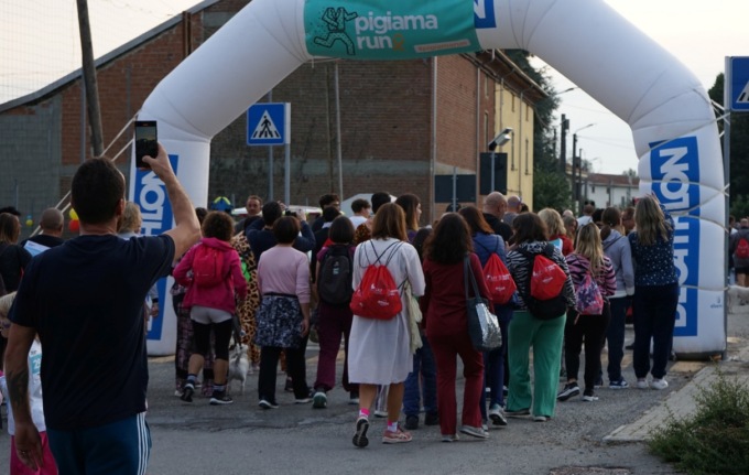 Oltre 500 iscritti alla prima Pigiama Run a Borgoratto: raccolti oltre 7400 euro per la Lilt