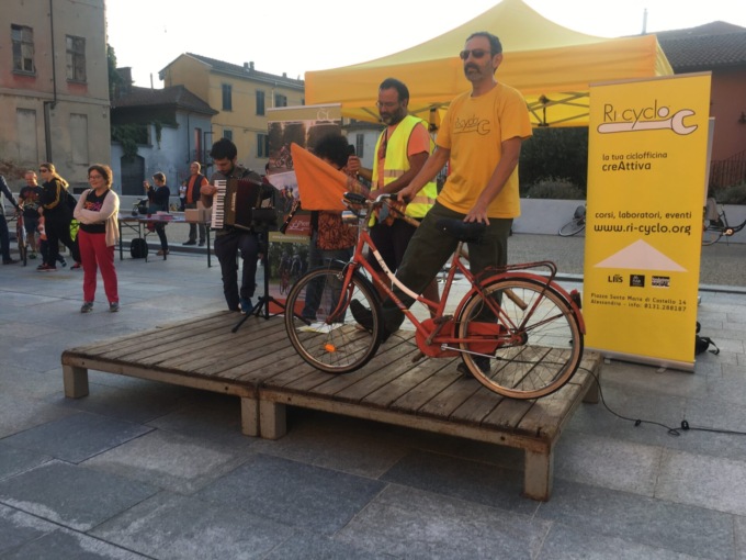 Bici, lo strumento più green da usare: ce n’è per tutti i gusti in piazza Santa Maria di Castello