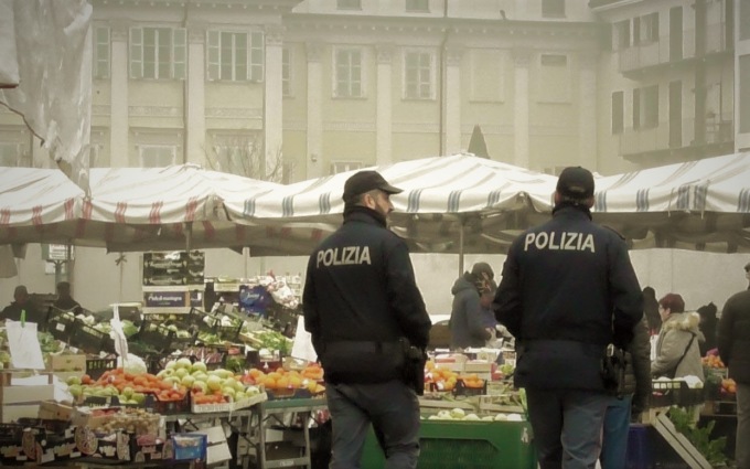 Casale Monferrato: alla guida senza patente tentano la fuga, fermati dalla Polizia