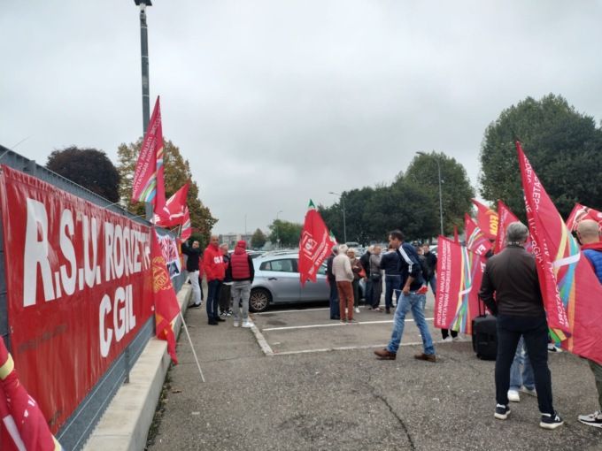 Chiuso un reparto alla Vitop: lavoratori solidali con due colleghi che verranno licenziati