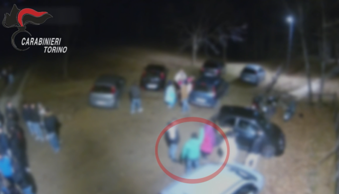 Aggressione durante una festa di coscritti nel Canavese: denunciati 12 ragazzi