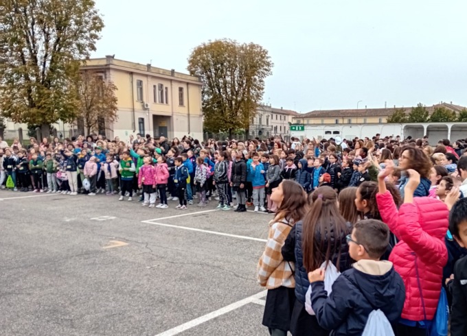 Casale Monferrato: una catena umana di studenti contro l’amianto