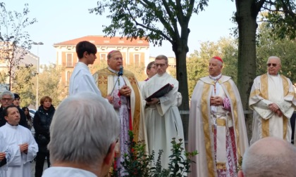 Folla di fedeli all'apertura della Porta Santa del Duomo di Alessandria