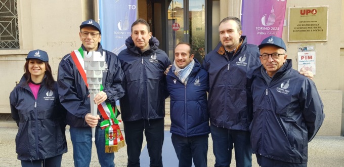 Ha fatto tappa ad Alessandria la fiaccola delle Universiadi di Torino 2025