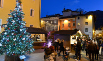 Marche’ Vert Noël 24/25: la prima volta del villaggio alpino in piazza Chanoux è un ritorno alle origini