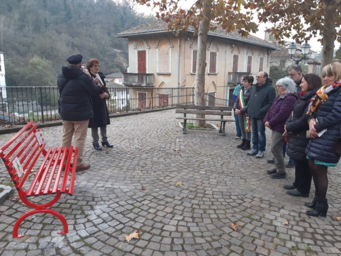 Anche a Castelletto d’Orba una panchina rossa contro la violenza di genere