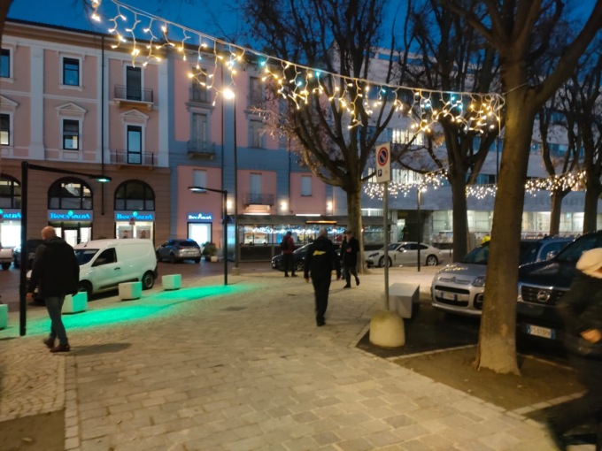 Piazza della Libertà torna a risplendere. In prospettiva il sogno di liberarla dalle auto