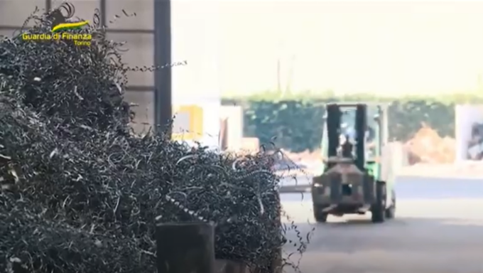 Gestivano rottami ferrosi in nero per 10 milioni di euro: li scopre la Guardia di Finanza di Torino