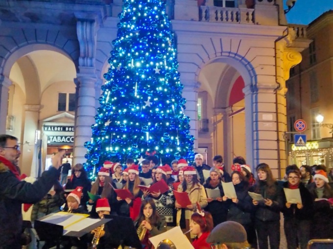 L’accensione dell’albero di Natale in piazza della Libertà ad Alessandria