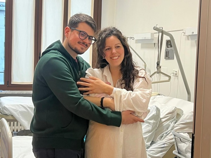I primi nati in Piemonte nel 2025: a Torino la prima bimba è Alice, figlia di due genitori sordi