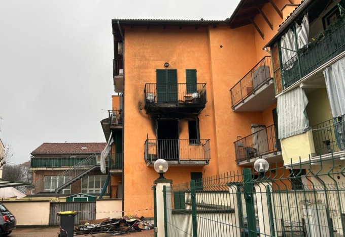 Donna appicca incendio nel suo alloggio ad Alessandria. Evacuate 5 persone
