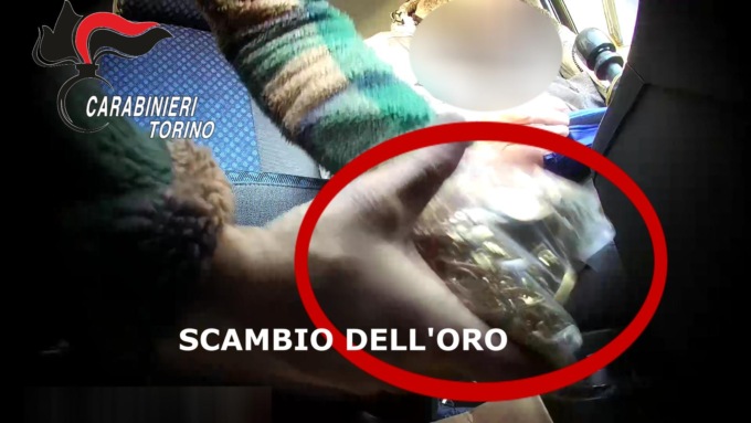 Ricettavano e riciclavano oro rubato. L’operazione dei Carabinieri tra Torino e Alessandria