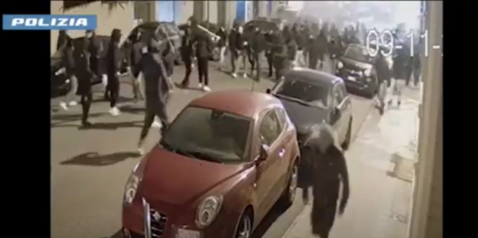 Polizia perquisisce le case di alcuni tifosi della Juventus e del Torino