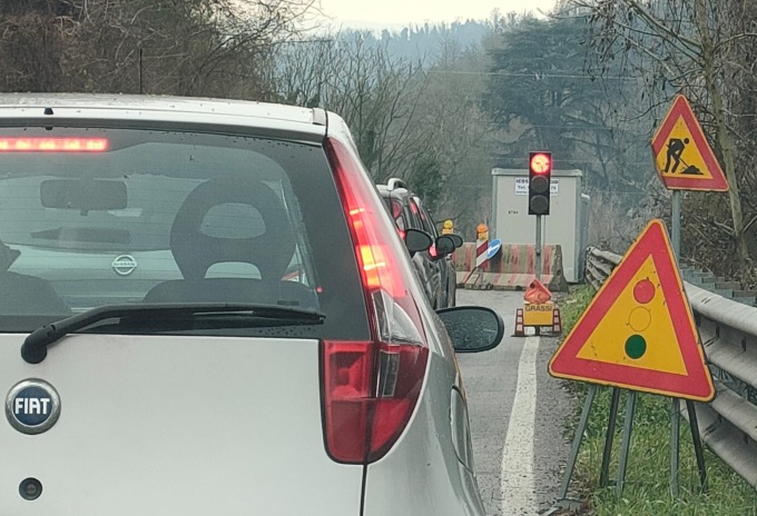 Smantellato il cantiere sulla Colla: per mesi aveva creato problemi agli automobilisti