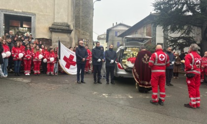 L'addio ad Alessandro ed Elena, i due ragazzi morti nell'incidente di Acqui Terme