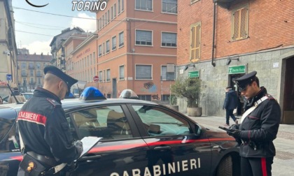 Torino: spaccia hashish ad un ventenne e viene arrestato