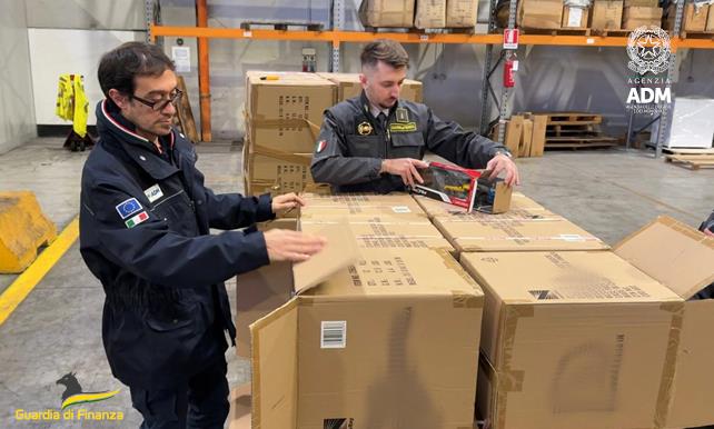 Sequestrati oltre 700 modellini di elicotteri contraffatti al porto di Genova Pra’